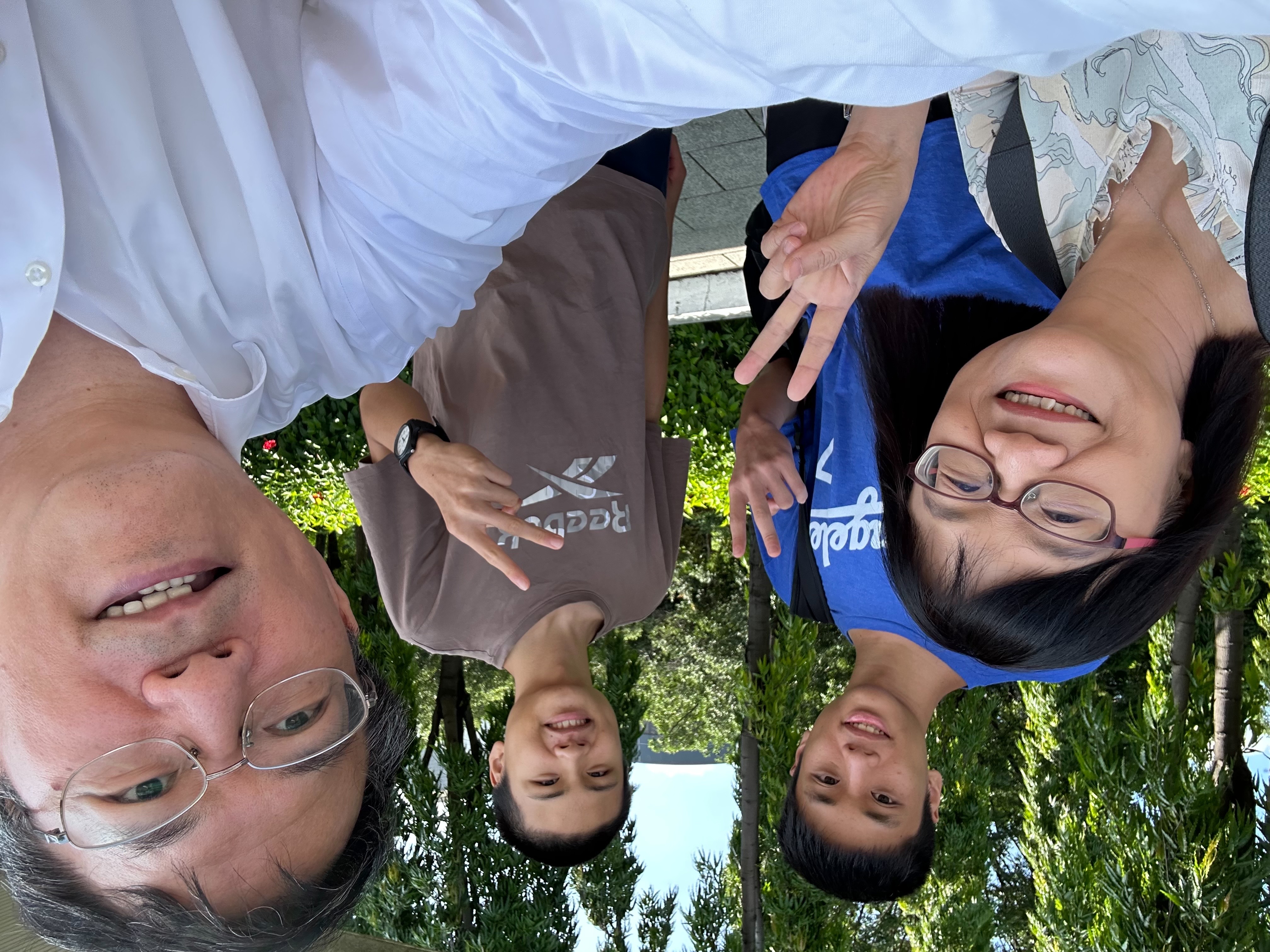 封面_廖純英校長與李柏翰老師和兩位參賽同學的合影