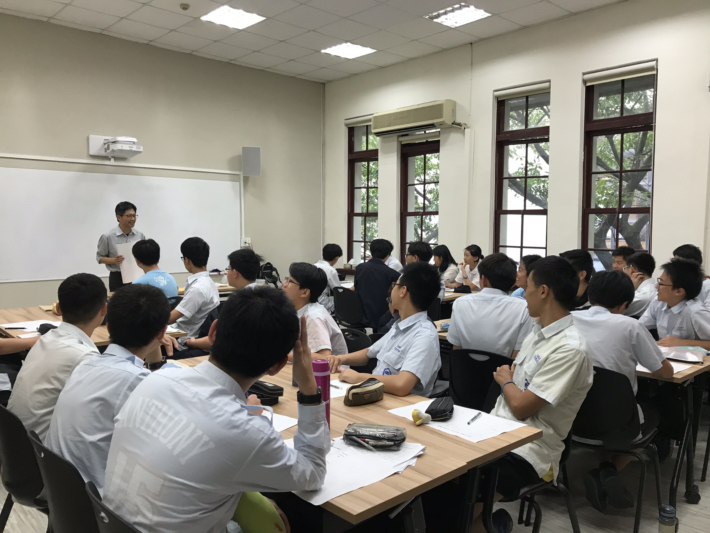 師大數學系林俊吉教授蒞校專題演講