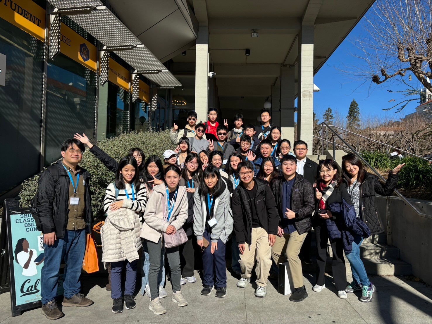 本校師生與校友於UC Berkeley 合影