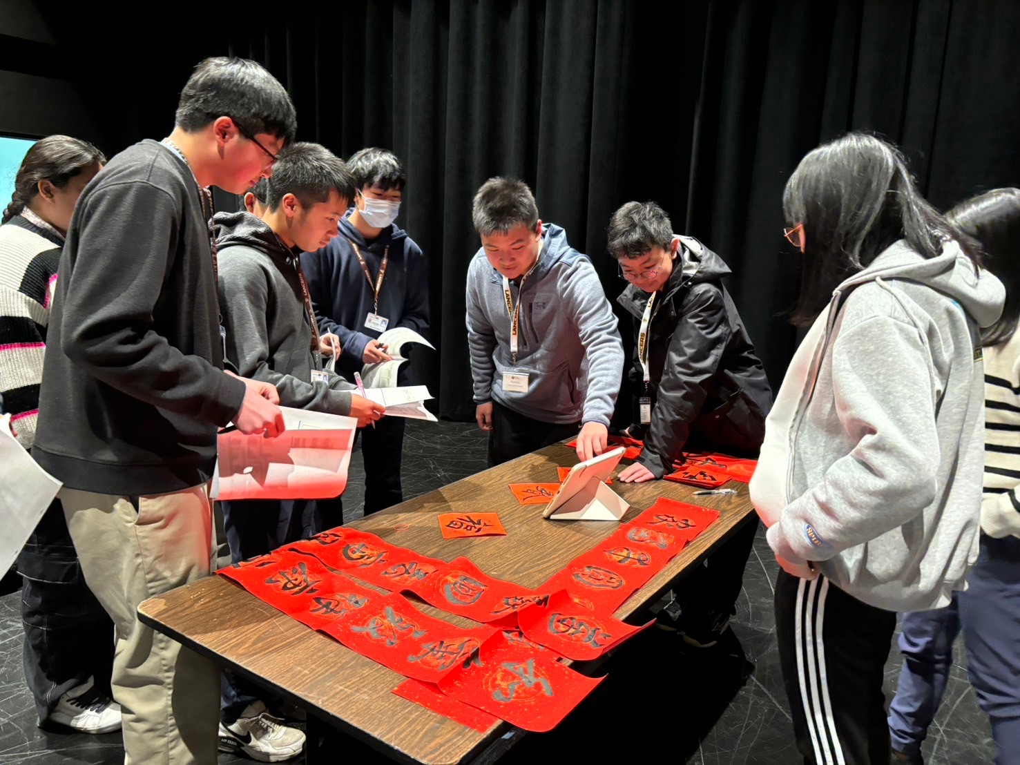 本校同學於Saint Francis High School中文課簡報