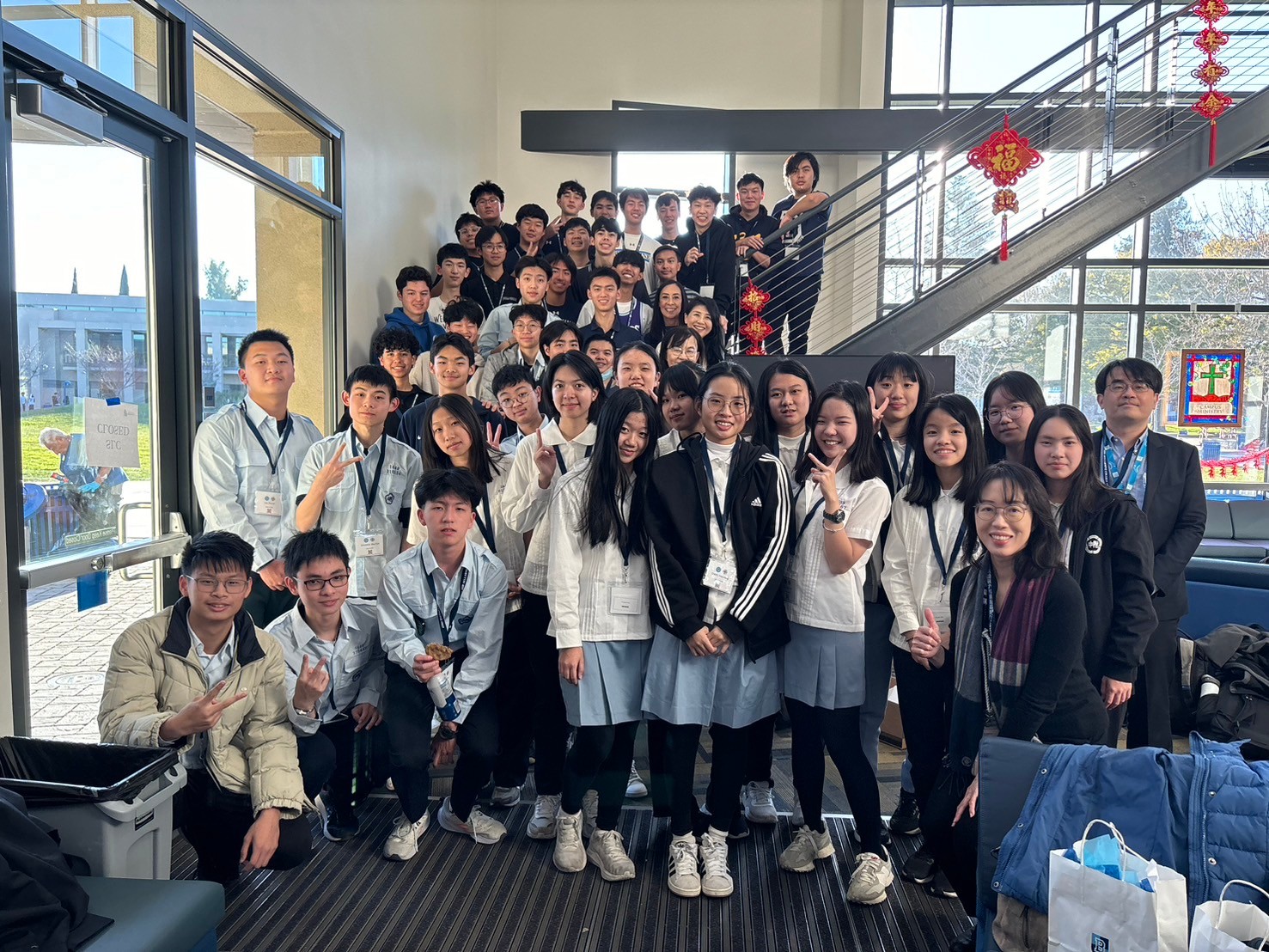 與Bellarmine College Preparatory師生合影