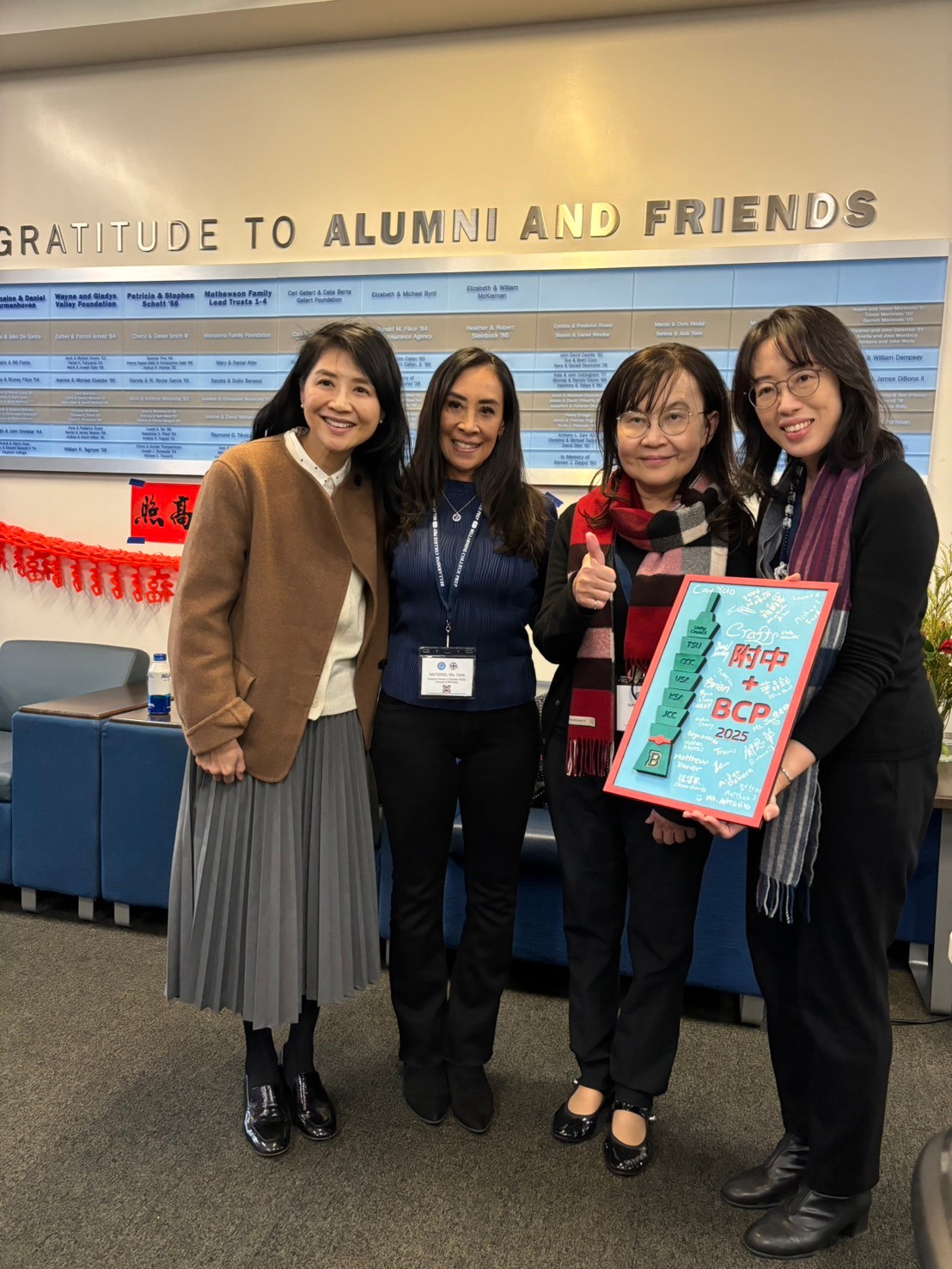 與Bellarmine College Preparatory 師長合影