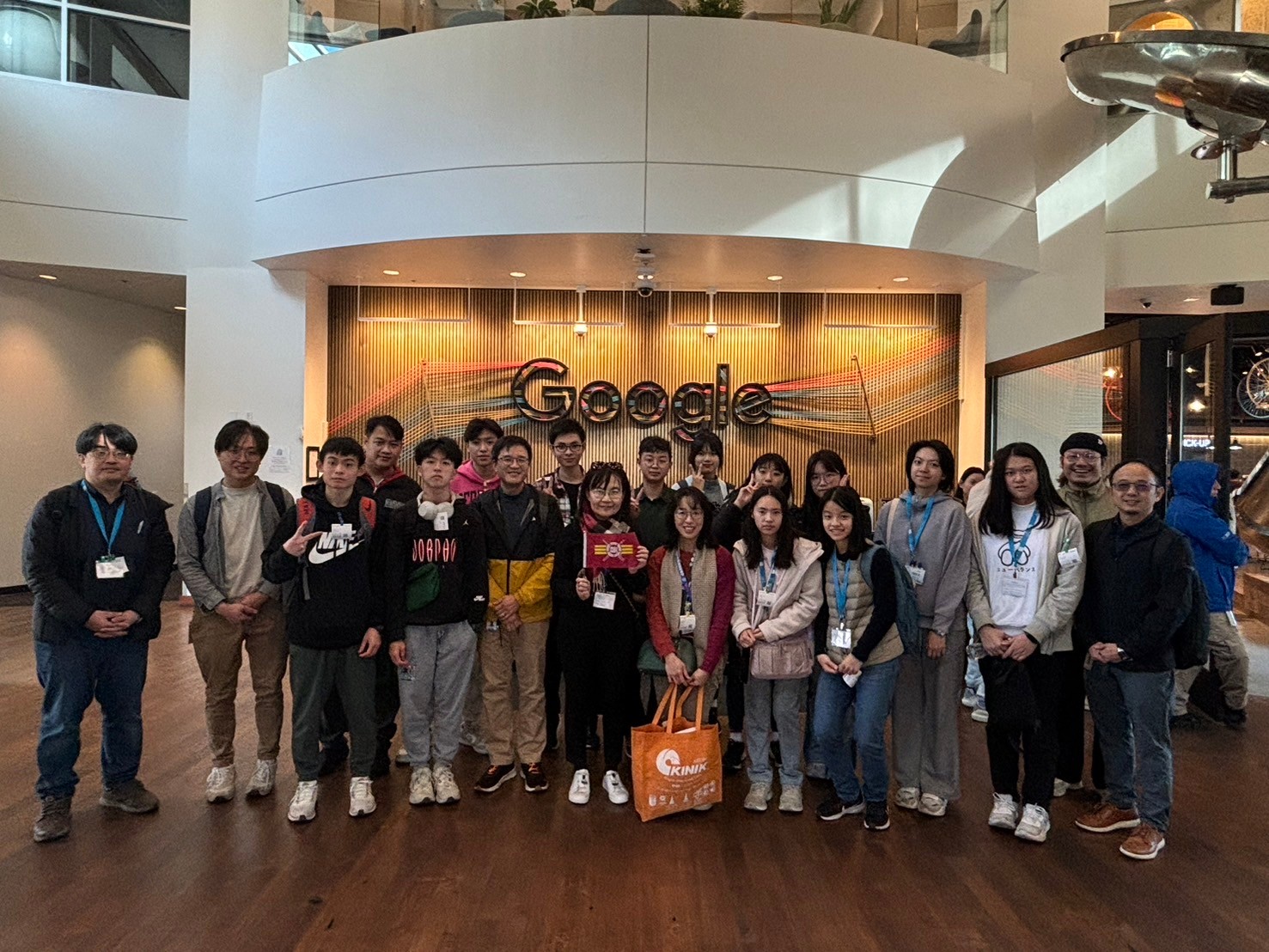 由本校校友帶領參訪Google 