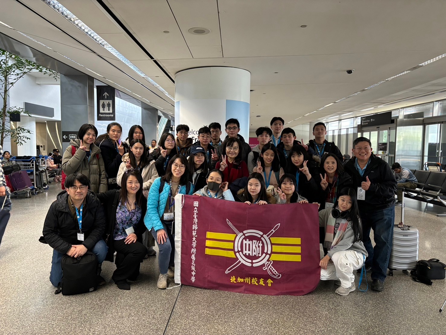 本校北加州校友會於機場接機